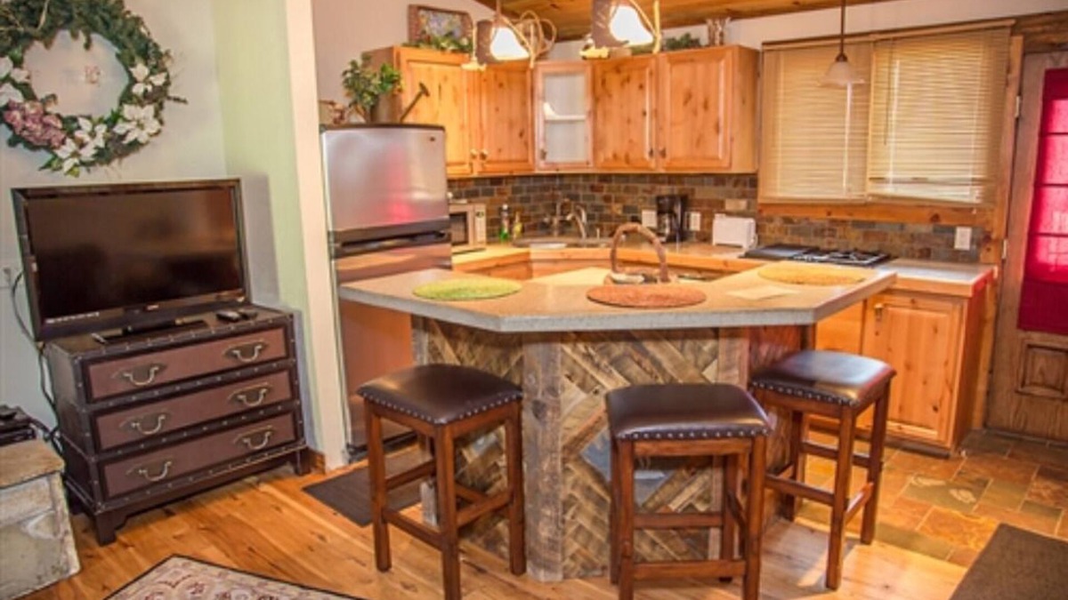 Afton Condo | 12) 1 Bedroom Condo - King
