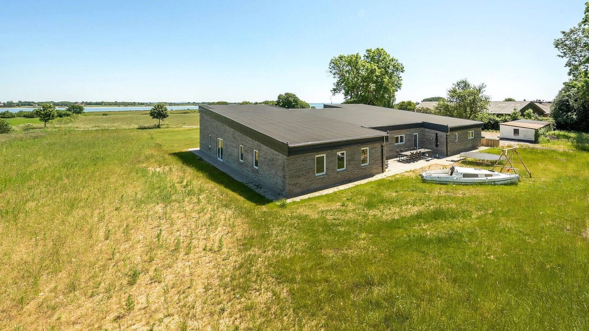 Aarosund House | 12 bedroom nice home in Haderslev