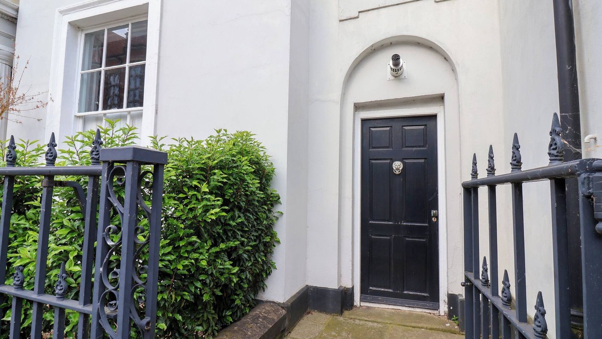 Beverley House | 12 CROSS STREET, family friendly, with a garden in Beverley