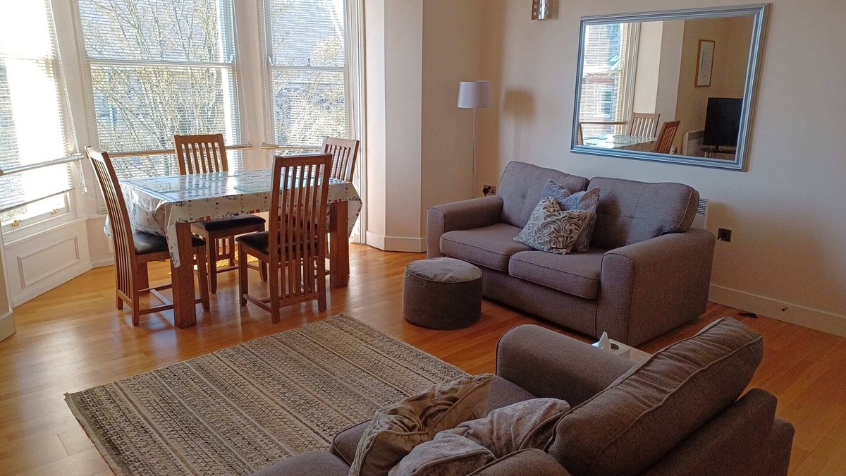 South Cliff Apartment | 12 Easby Hall Summary