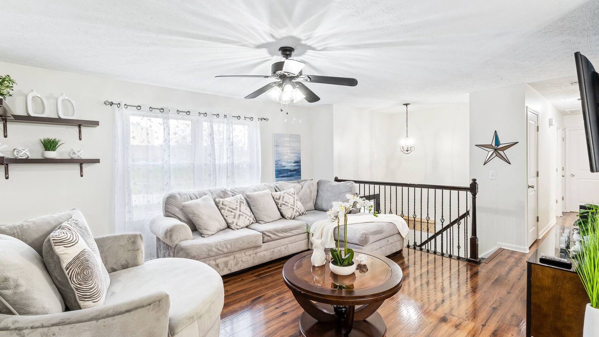 Orchard Grass Hills House | 12 Guest/Top Area/Families/Park