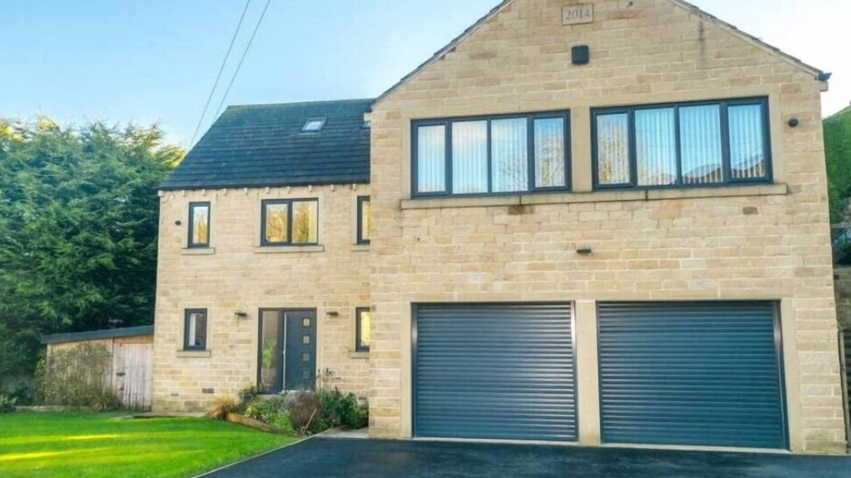 Denby Dale House | 12 Guests - Hot Tub - Free Parking in Huddersfield