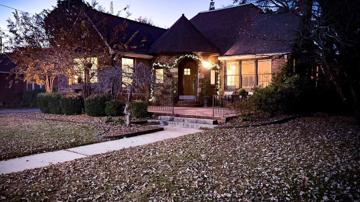 Boaz House | 12. Historic " Turret House" established in 1937