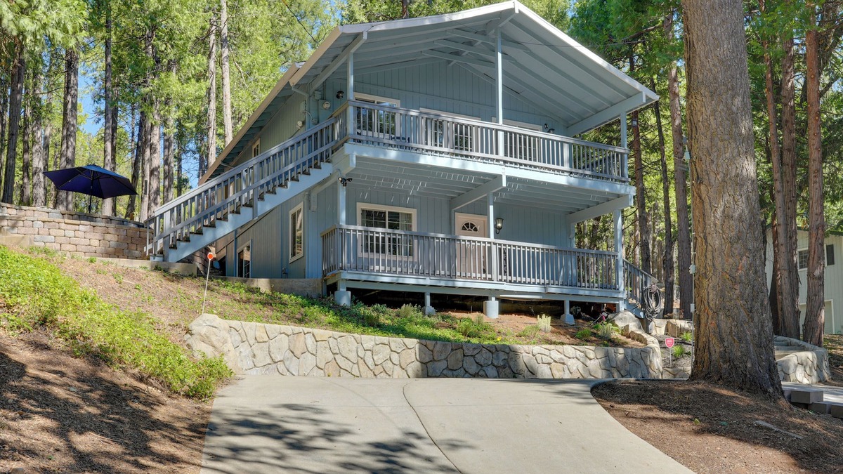 Pollock Pines Cabin | 12 Mi to Apple Hill: Family-Friendly Cabin Retreat