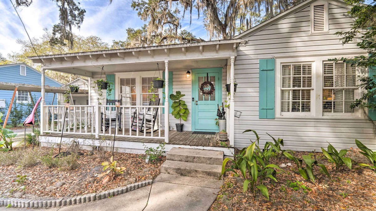 Winter Garden Cottage | ~ 12 Mi to Disney: Downtown Winter Garden Cottage!