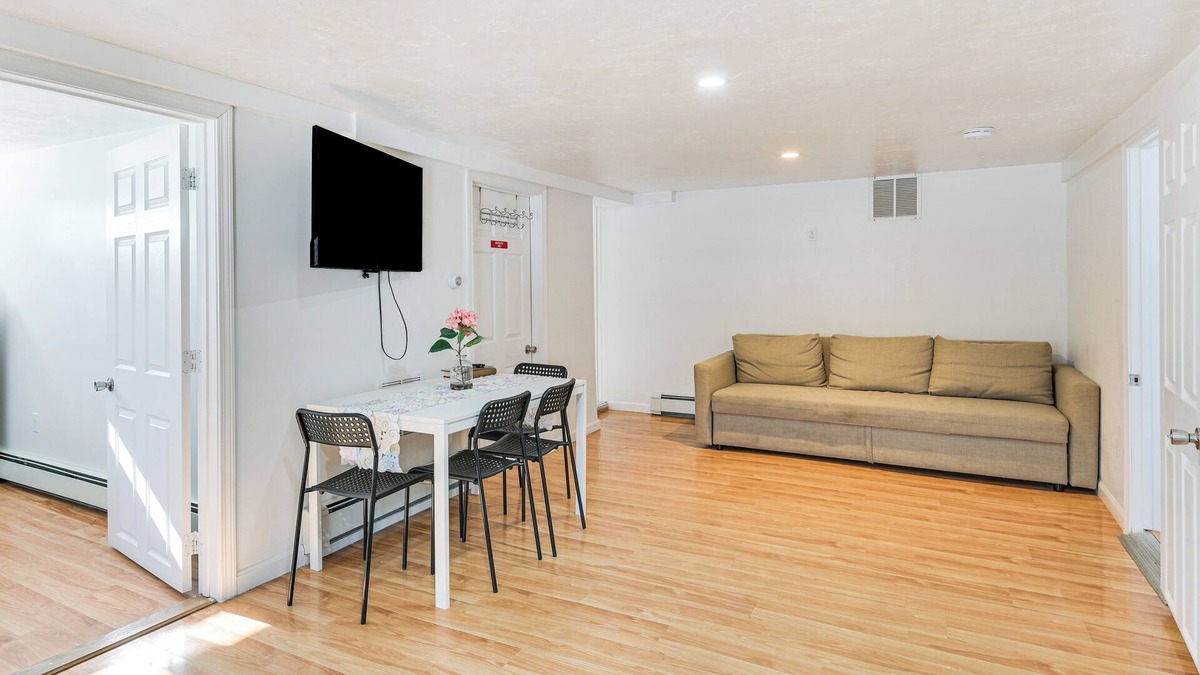 Braintree Apartment | 12 Mi to Dtwn Boston: Apartment in Braintree