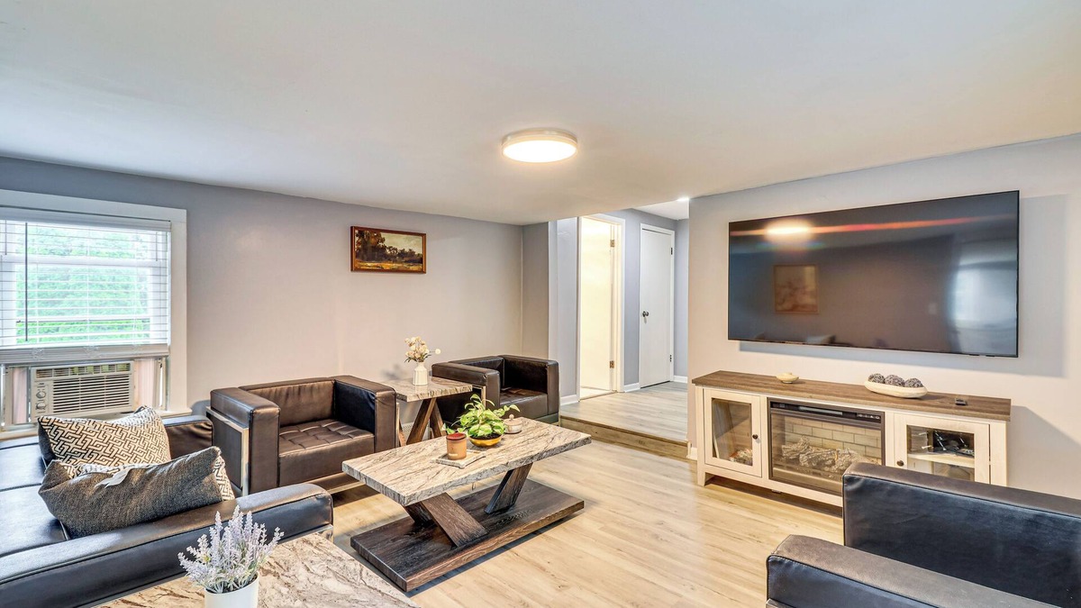 Monroe Township Apartment | 12 Mi to Rutgers: Brand New Apt w/Home Office!