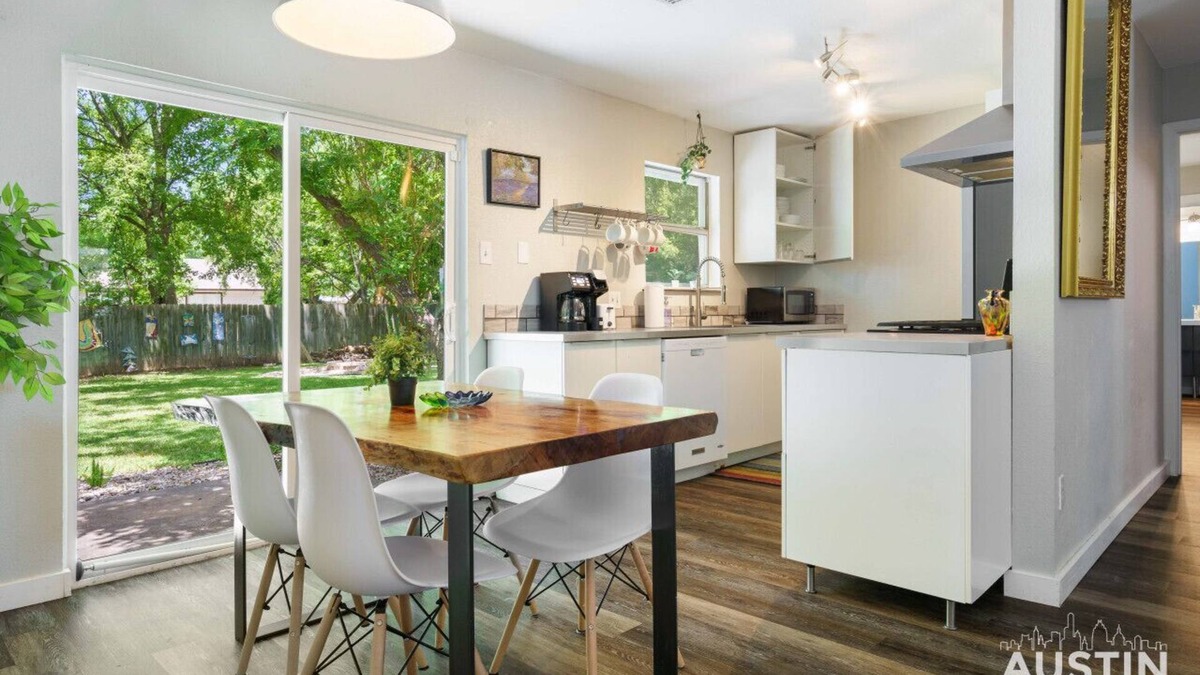 Franklin Park House | 12 Min to Airport + Spacious Backyard and Fire Pit