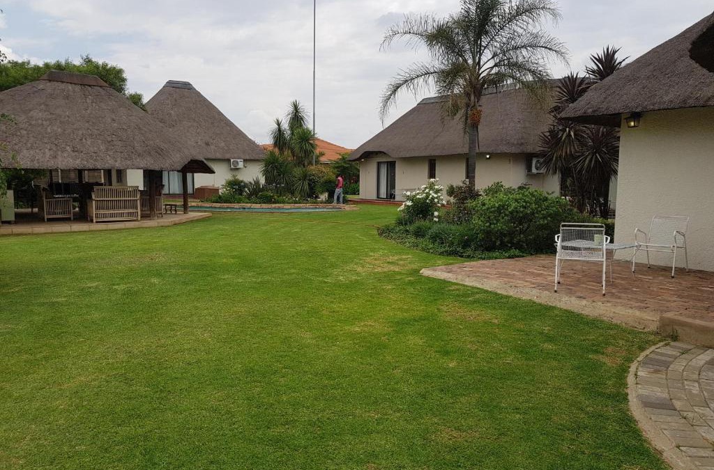 Vanderbijlpark House | 12 On Vaal Drive Guesthouse