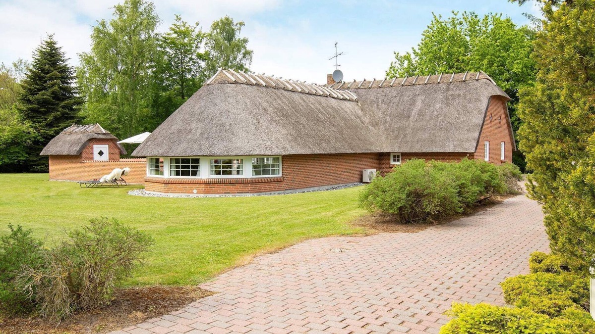 Marielyst House | 12 person holiday home in Væggerløse