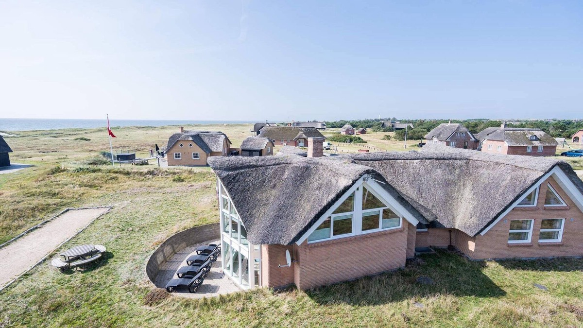 Blavand Strand House | 12 person holiday home in Blåvand