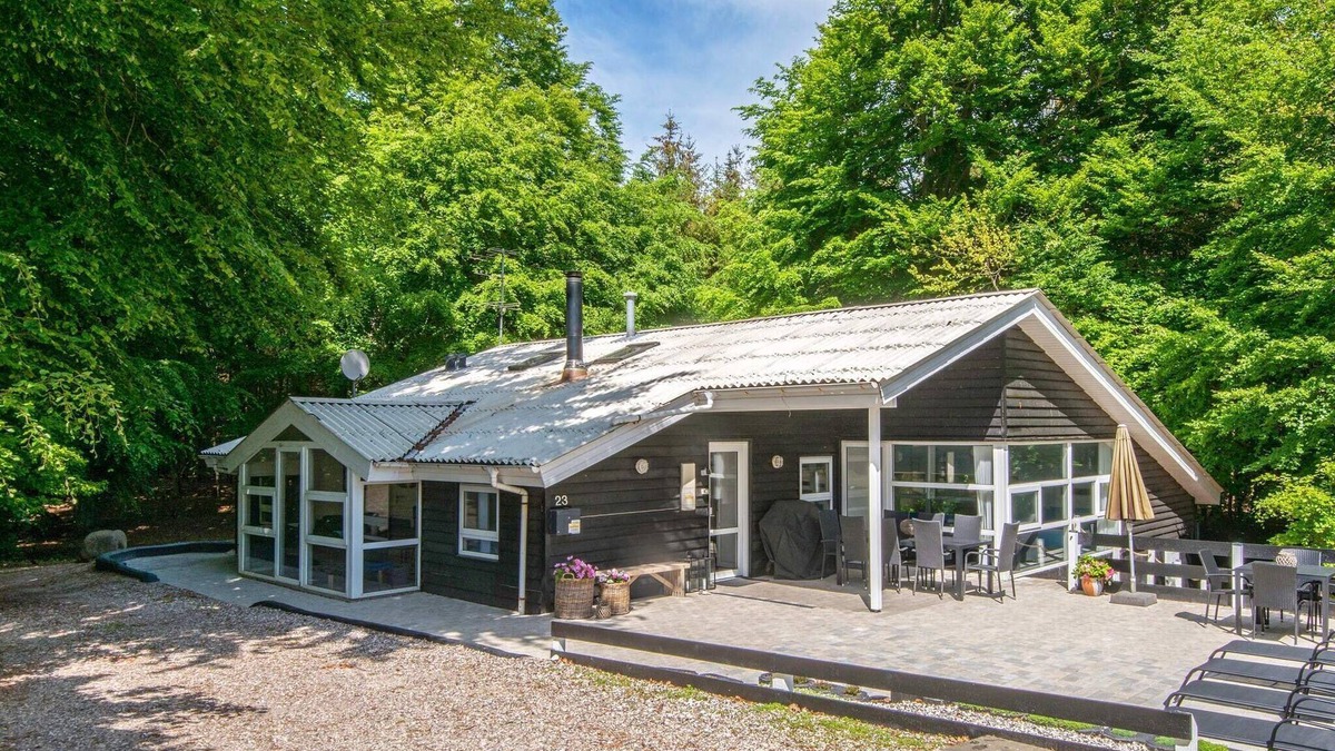 Fjellerup Strand House | 12 person holiday home in Glesborg