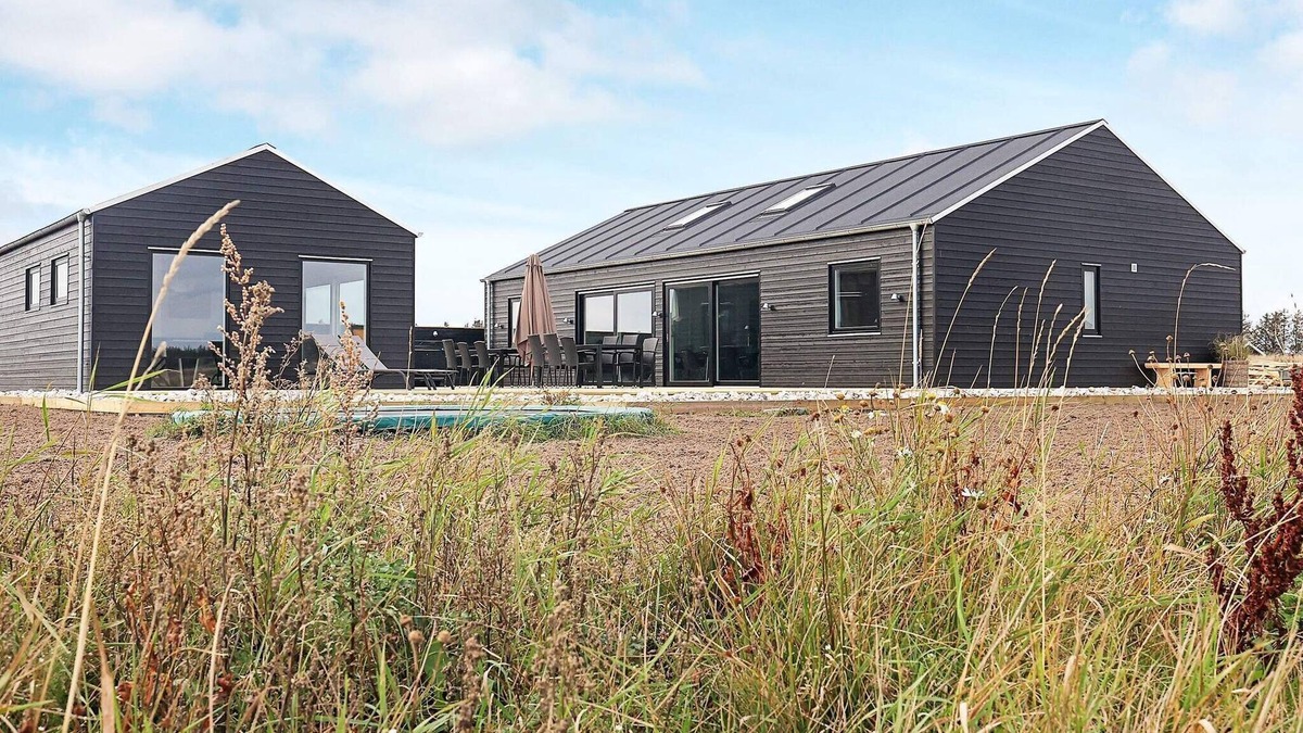 Grønhøj House | 12 person holiday home in Løkken-By Traum