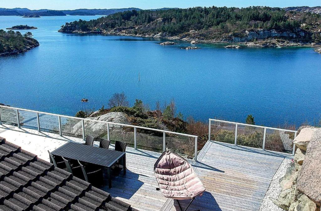 Fitjar House | 12 person holiday home in Fitjar