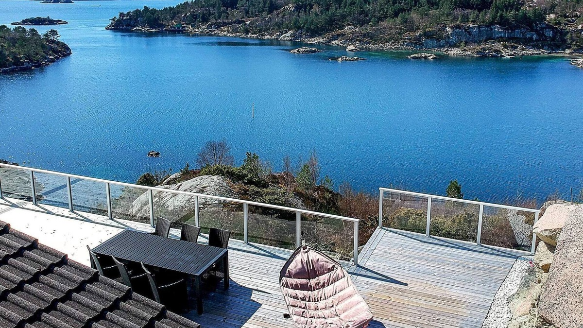 Fitjar House | 12 person holiday home in Fitjar