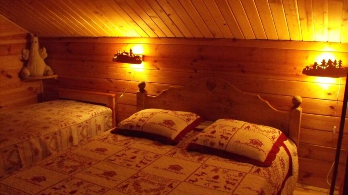 Valfrejus Ski Chalet | 12-PERSON WOODEN CHALET 100 meters from resort center and cable car