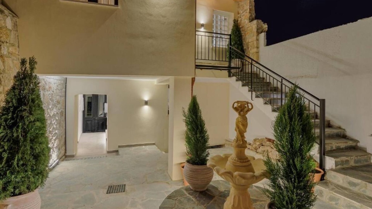Ioannina Town Centre House | 12 Pyles Living History