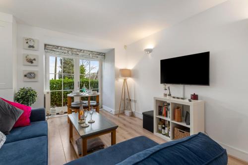 Saundersfoot Apartment | 12 Rhodewood House - Near the Beach Sea Glimpses