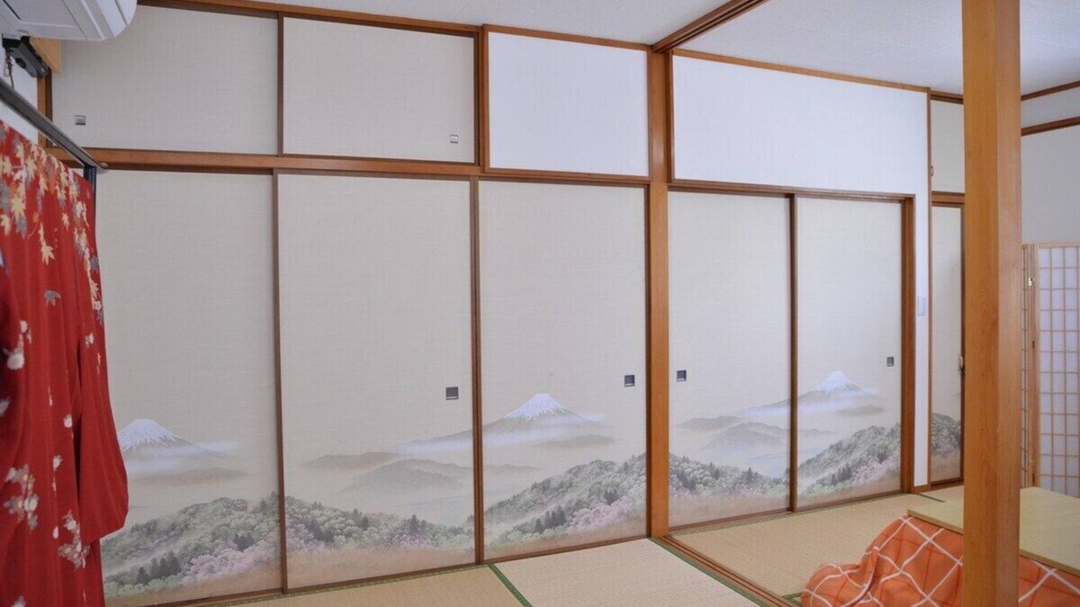 Minamikoiwa House | 12 tatami Japanese style room ■ Spacious 3DK ■ Close to the shopping arcade