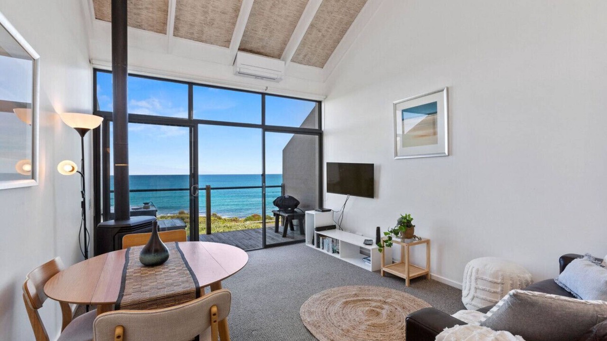 Wongarra Apartment | 12 Whitecrest Resort - Pool & Amazing Ocean Views