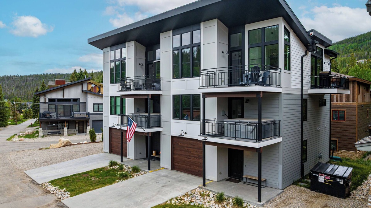 Old Town House | 120 Cedar Drive | Slopeside 4BR Townhome with Mountain Views & Hot Tub