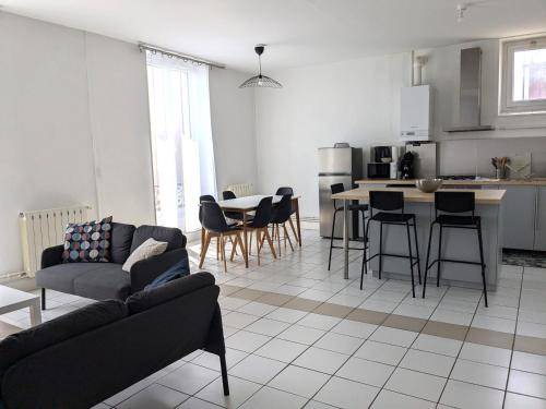 Nevers Apartment | 120 m² Apartment ∙ 1 bedroom ∙ 6 guests
