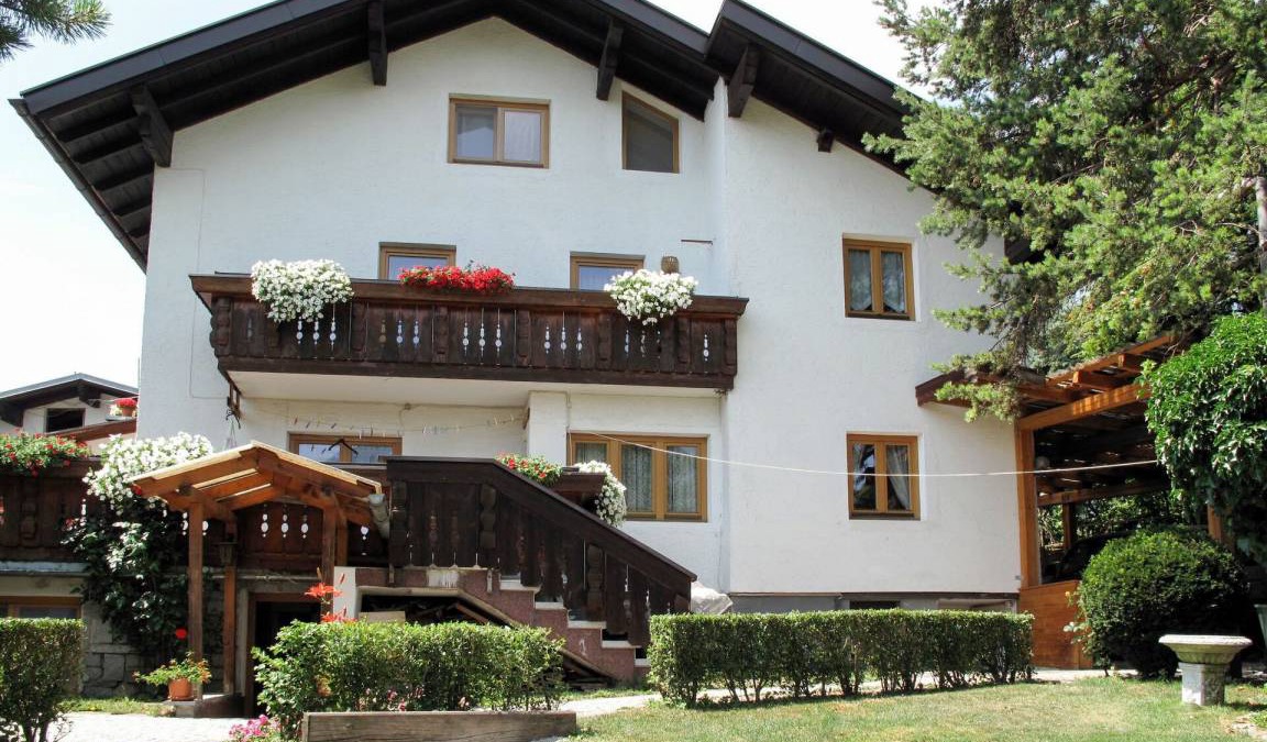 Imst Apartment | 120 m² Apartment ∙ 4 bedrooms ∙ 8 guests