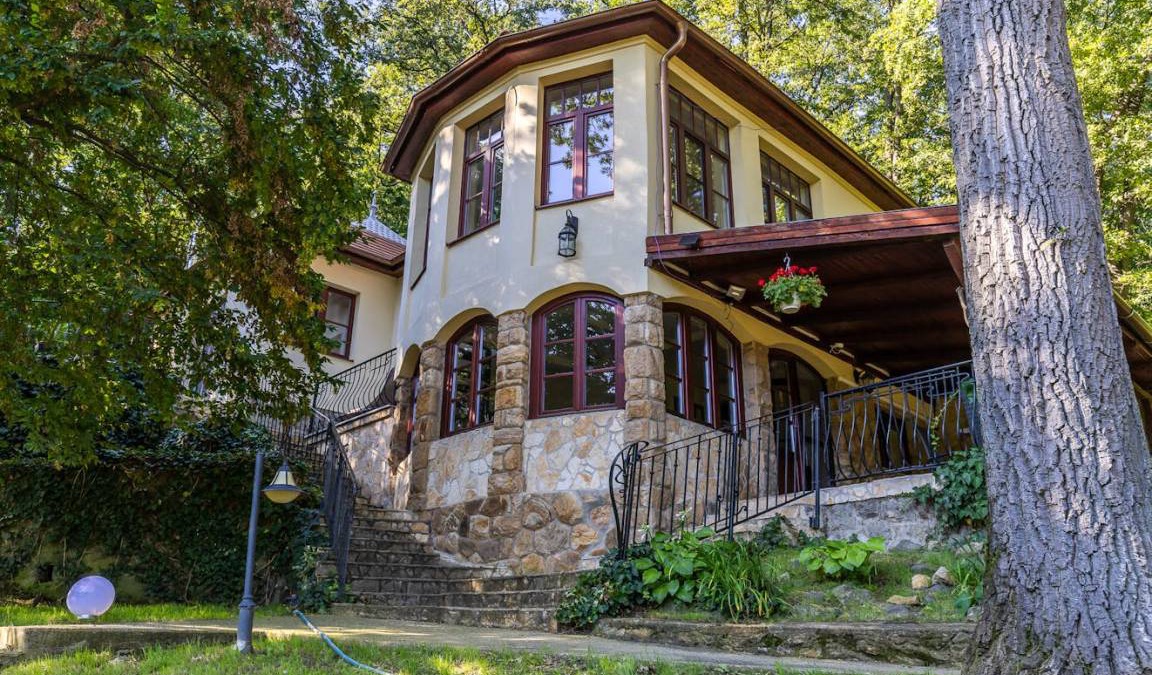 Kismaros House | 120 m² House ∙ 2 bedrooms ∙ 4 guests