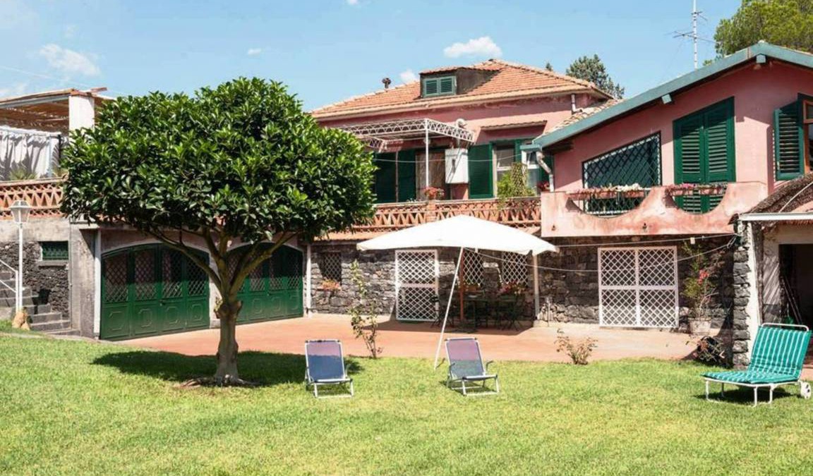 Acireale Villa | 120 m² Villa ∙ 4 bedrooms ∙ 6 guests