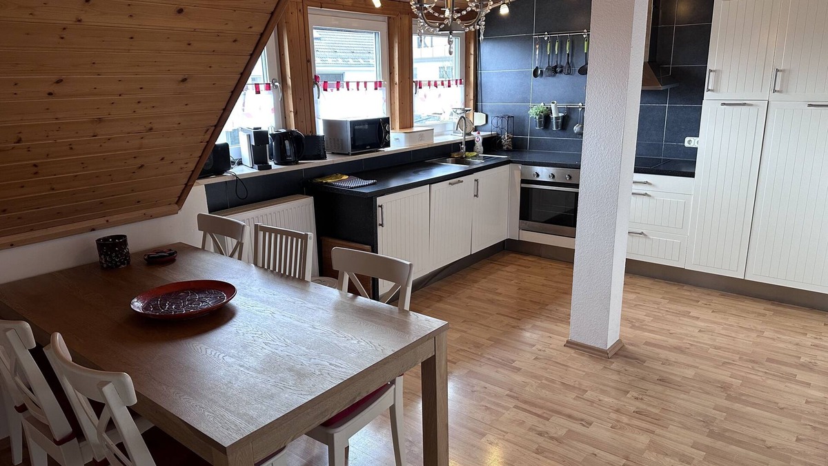 Schwarzenbruck Apartment | 120 sqm large, modern, well-located apartment with balcony