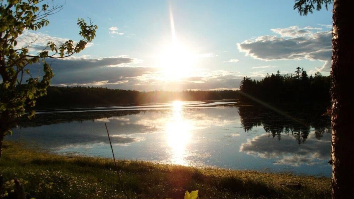 Souris Cottage | 120 Two BR Cottage located on Souris River w/hot tub