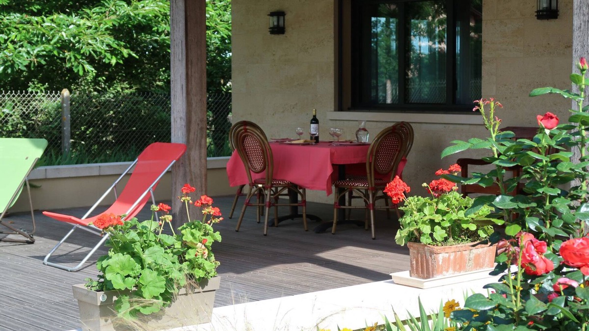 Pessac House | 120m2 detached house with PRM access facing the Pape Clément vineyards