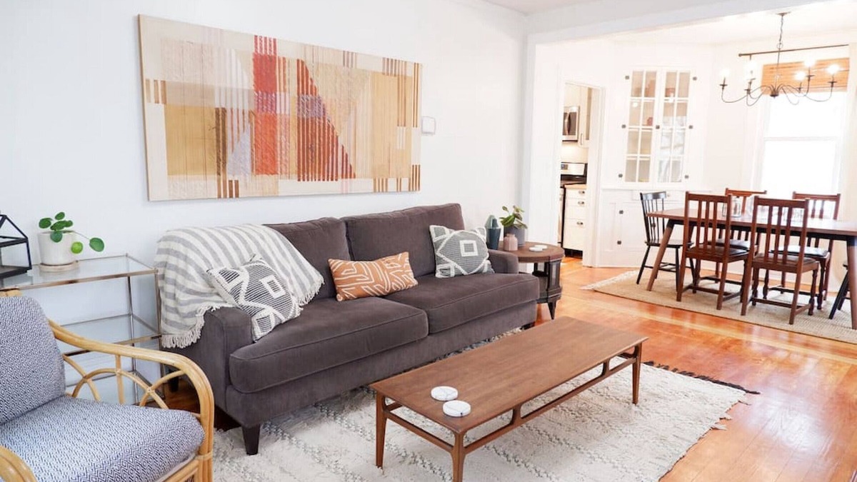 Earlewood House | 1215 Beaufort · Cozy Blue Door Farmhouse close to USC & Ft.Jacksn