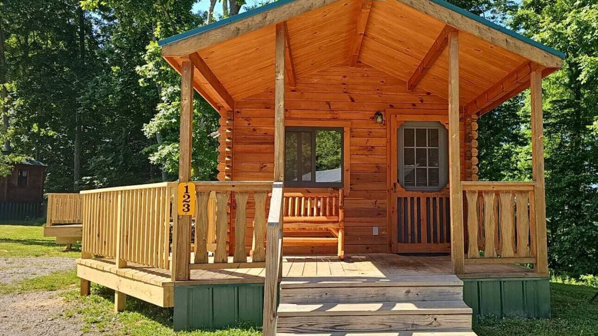 Logan Cabin | 123) Yellowleg Log Cabin. Close to Hocking Hills State Park and more!