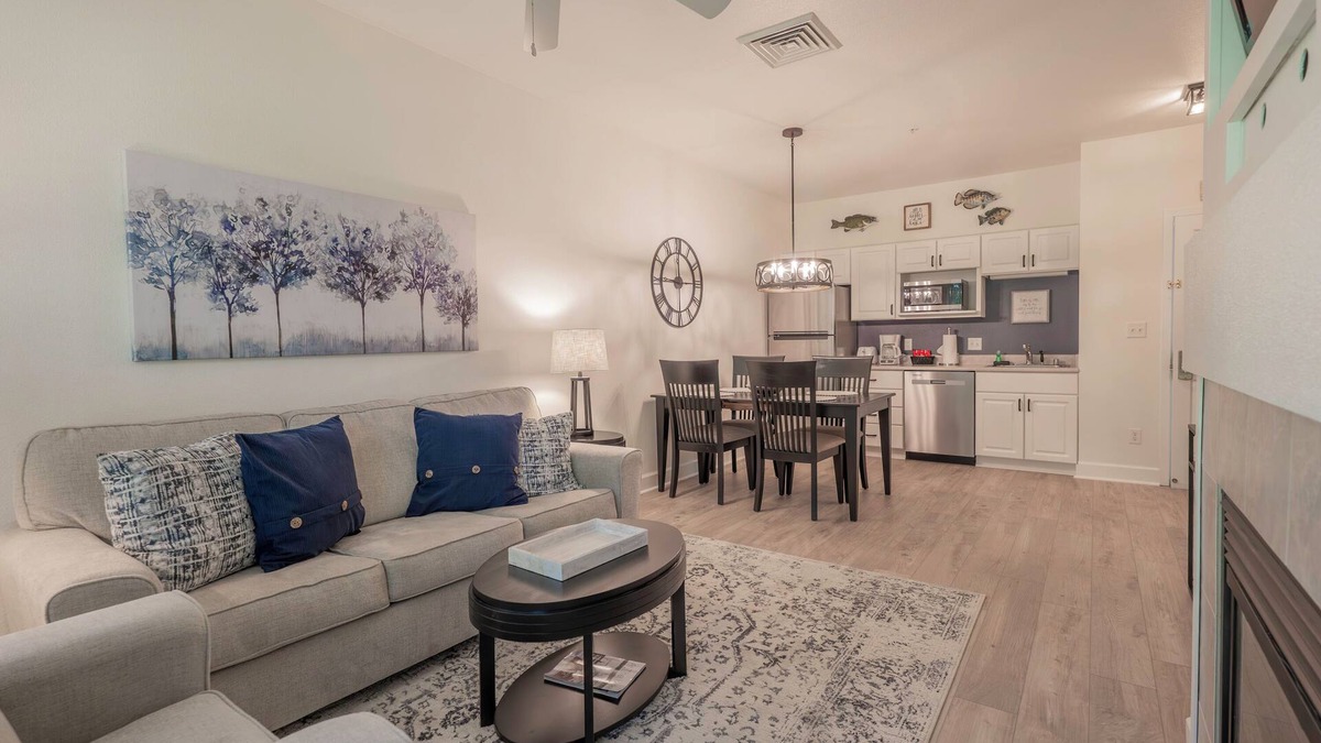 Delavan Lake Condo | 129 - Cozy & Comfy One Bedroom Condo Suite