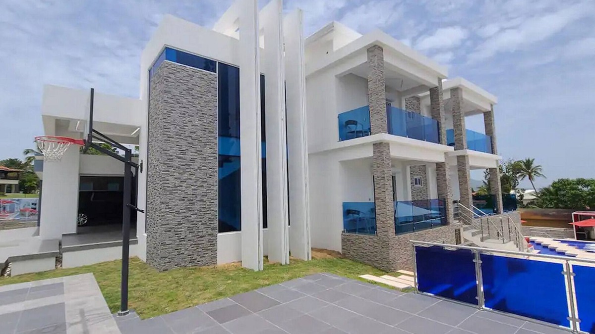 Montellano Villa | 12BR Villa: Infinity Pool, Jacuzzi, Billiard & Outdoor Bar