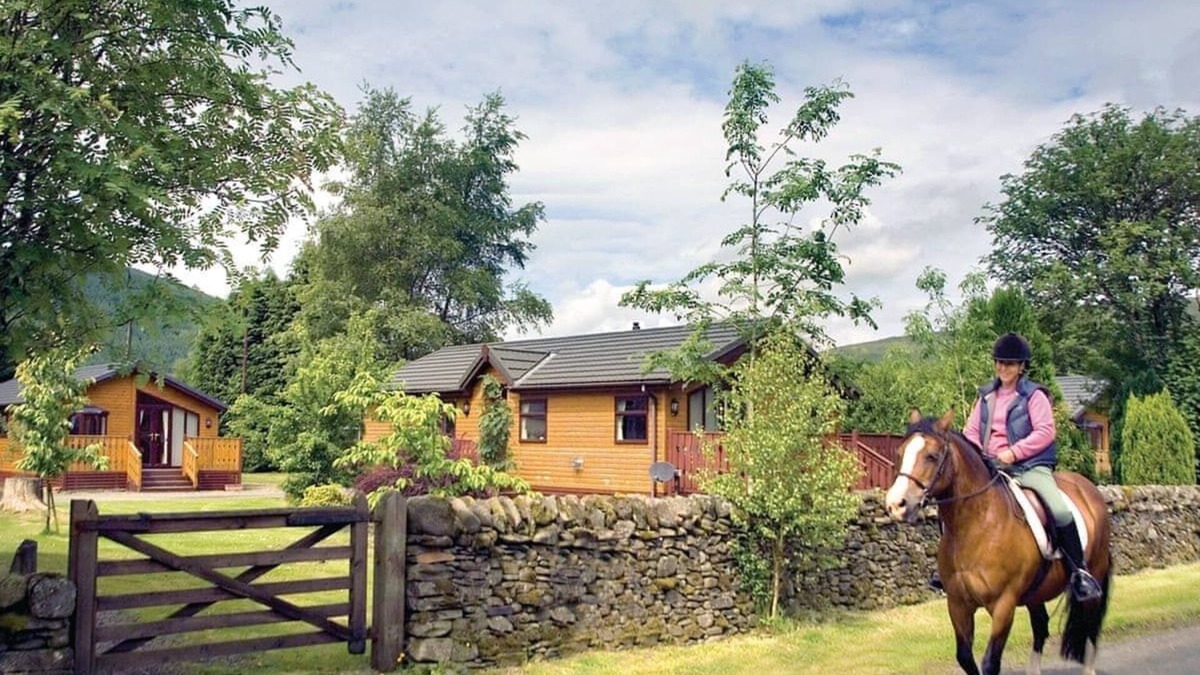 Selkirk House | 12ft-wide caravan with one double and one twin.