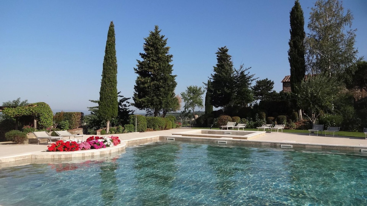 Castellina in Chianti House | 12km North of Siena with a stunning view pool & tenniscourt 3 bedrooms ensuite