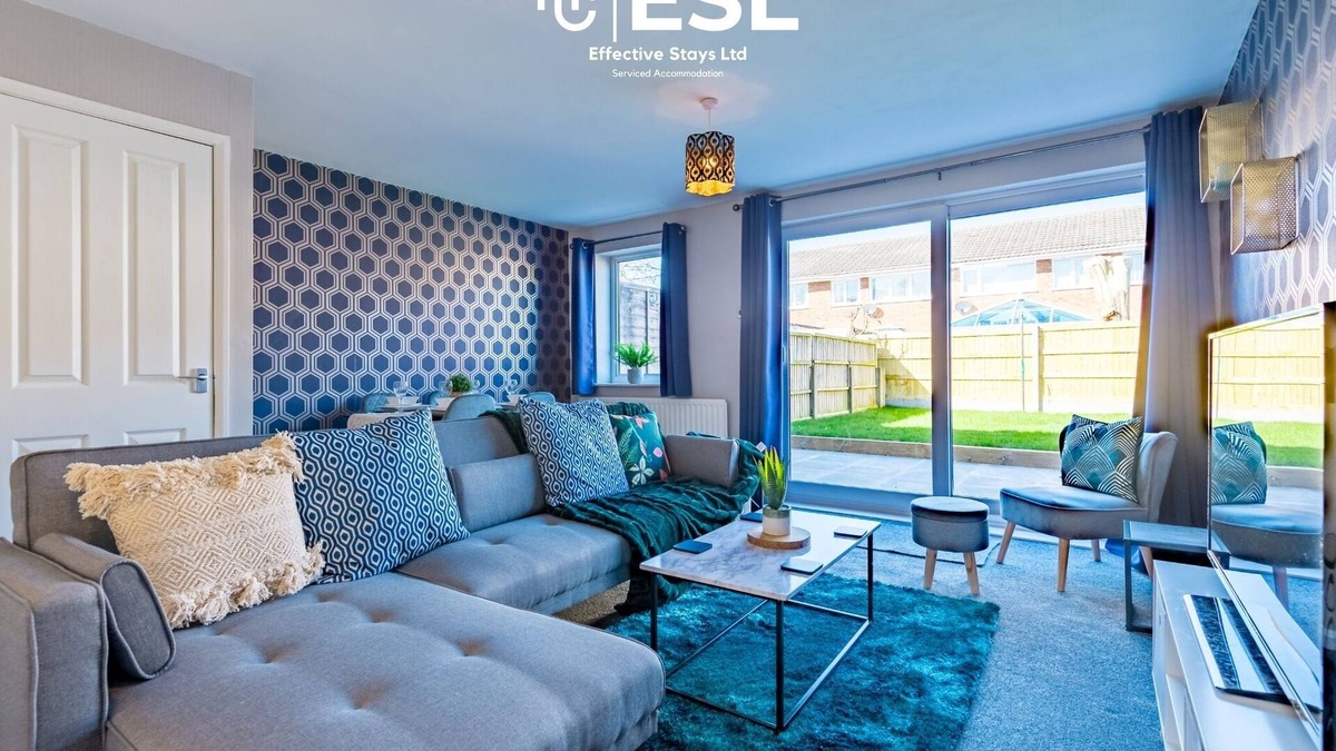 Blacon House | 12SPWD - 3 Bedroom House with Garden & Parking