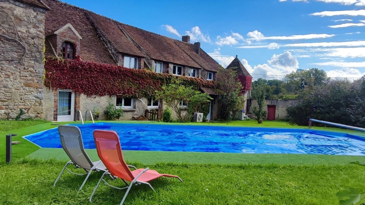 Trancault House | 12th century Manoir des Templiers, with heated swimming pool, jacuzzi, mini golf course