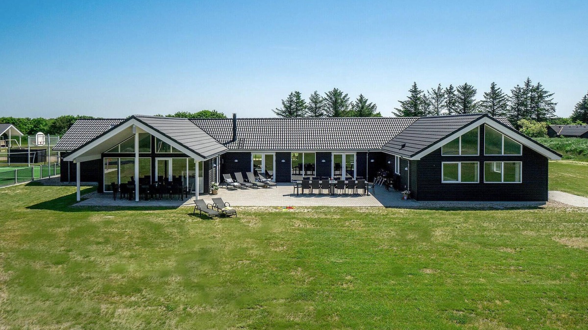 Houstrup House | 13 bedroom awesome home in Nørre Nebel