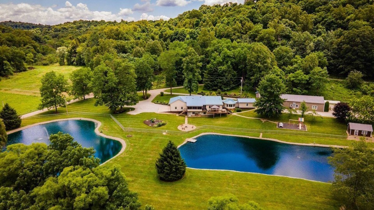 Blissfield Cabin | 13-Bedroom Family-Friendly Lodge. Quiet. Spacious. 2 Ponds. Pet-free.