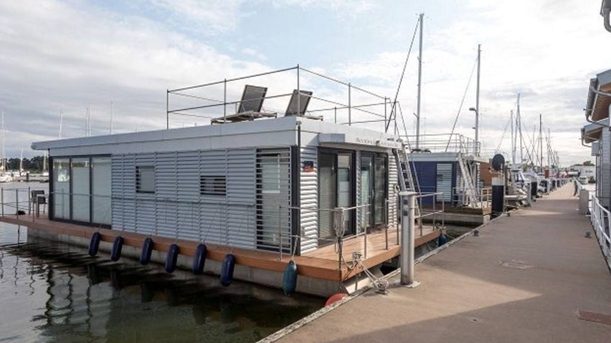 Kroeslin Boat Rental | 13. Hausboot Zudar 50 m² - Hausboot Zudar