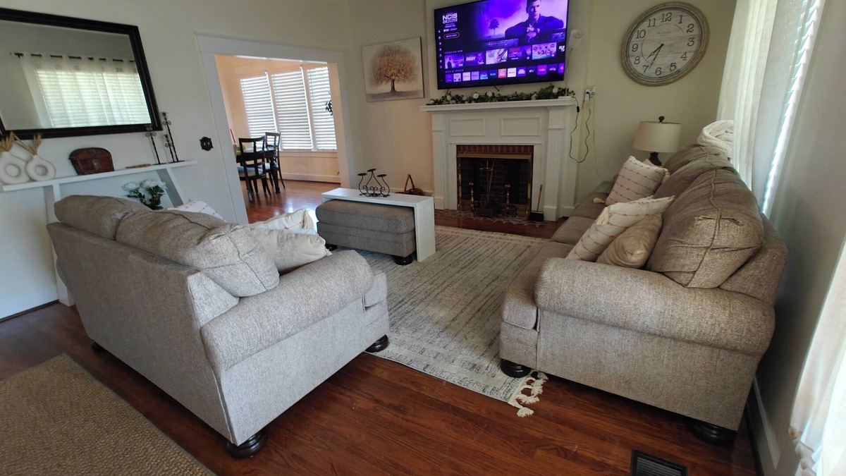 Albertville House | 13. King bed, sleeps 22, historic 5-bedroom house in Albertville with WiFi, AC