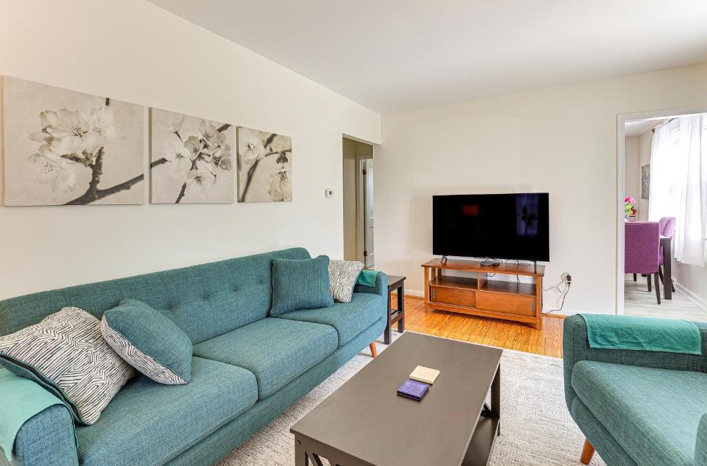 Middle River House | 13 Mi to Downtown Baltimore Quiet Home with Porch