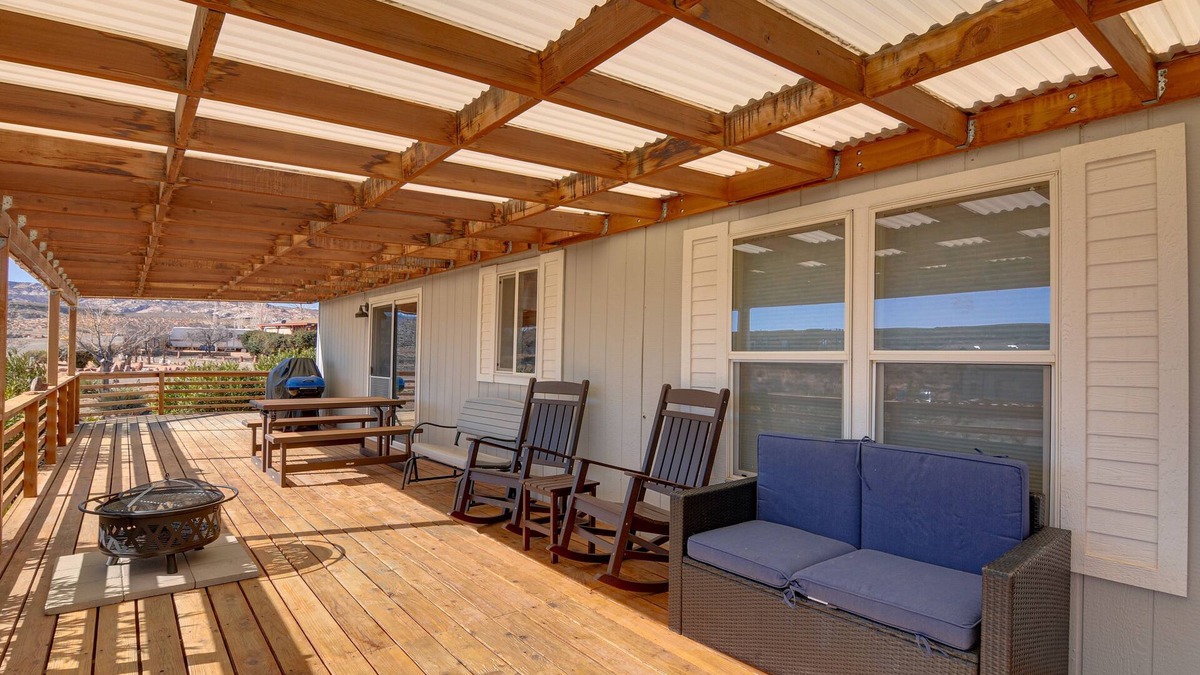 Big Water House | 13 Mi to Lake Powell: Mtn-View Home w/Deck & BBQ