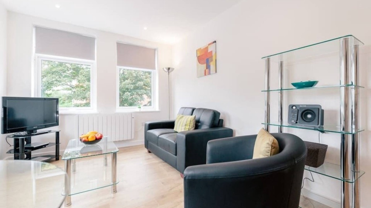 Leatherhead Apartment | 13 Swan House -2 bedroom apartment