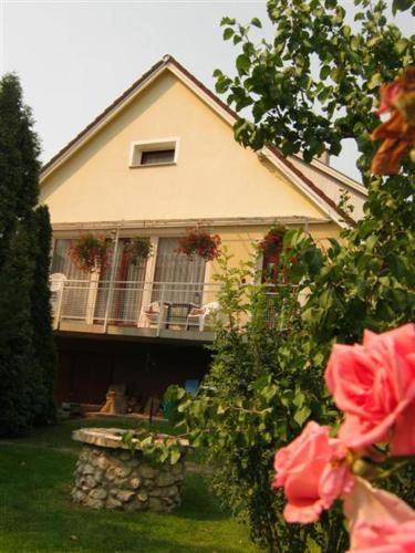 Kosd Apartment | 130 m² Apartment ∙ 2 bedrooms ∙ 6 guests