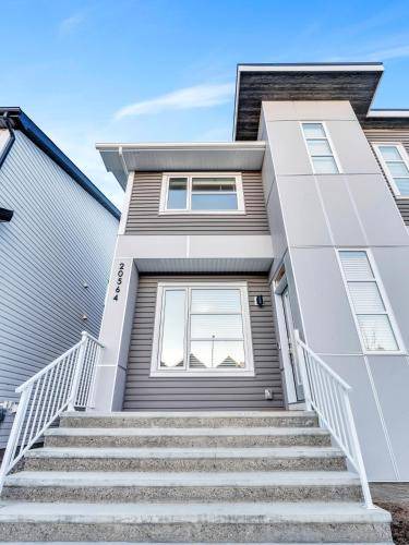 Southeast Calgary House | 130 m² House ∙ 3 bedrooms ∙ 6 guests