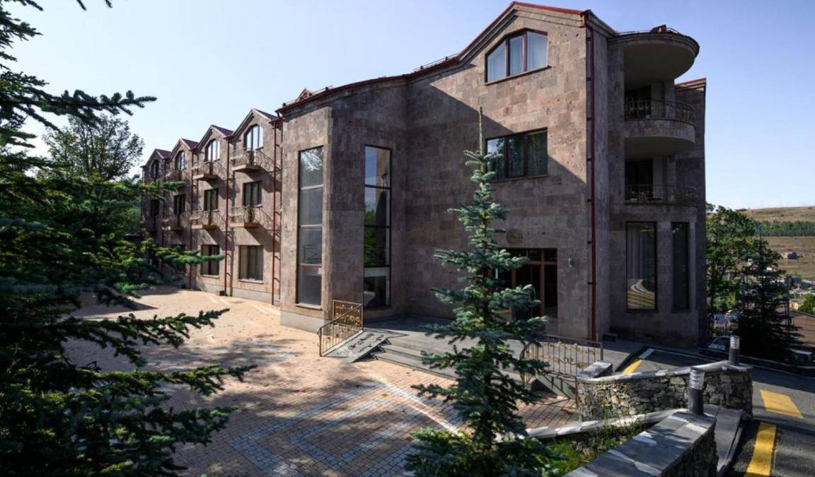 Tsaghkadzor Hotel | 130 m² Hotel ∙ 4 bedrooms ∙ 25 guests